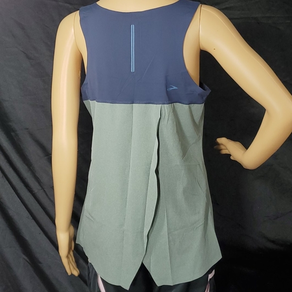 (NWOT) Brooks Workout Top - Picture 4 of 8